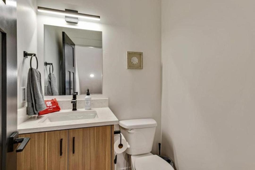 Photo of Bathroom in People's Freeway