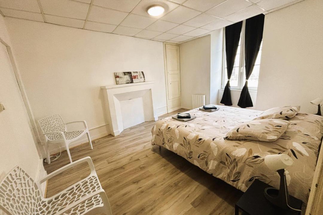 Photo of Others in Couhe