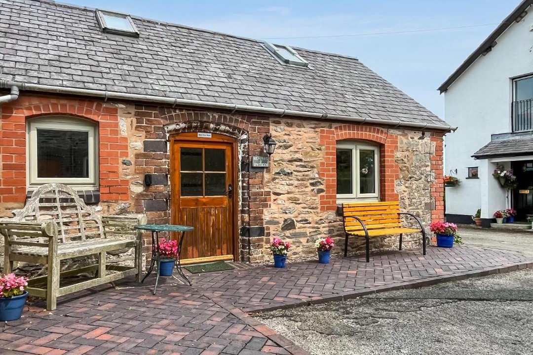 Photo of Others in Hendrerwydd