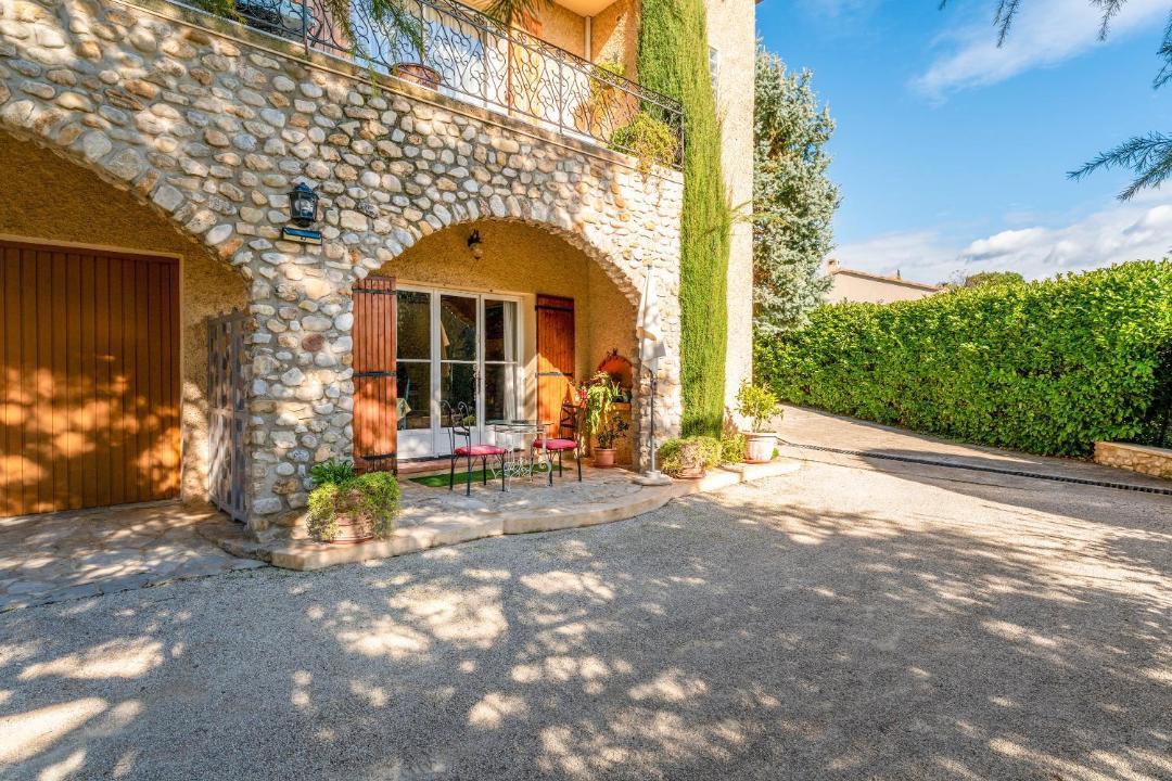 Photo of Others in Entrechaux