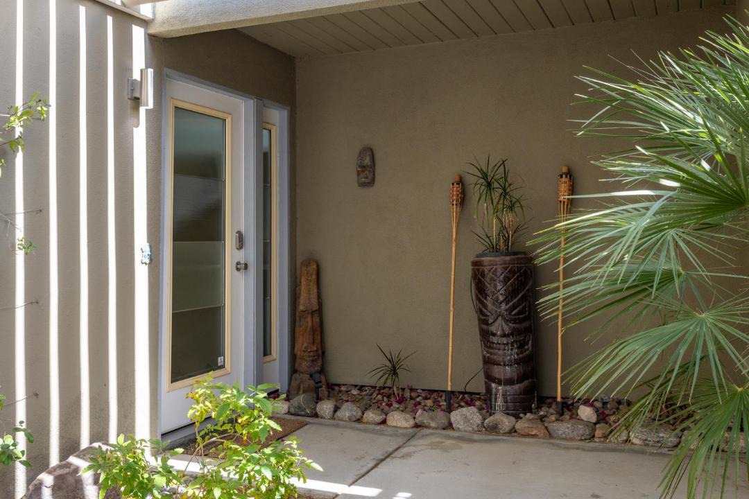 Photo of Patio Balcony in Racquet Club Estates