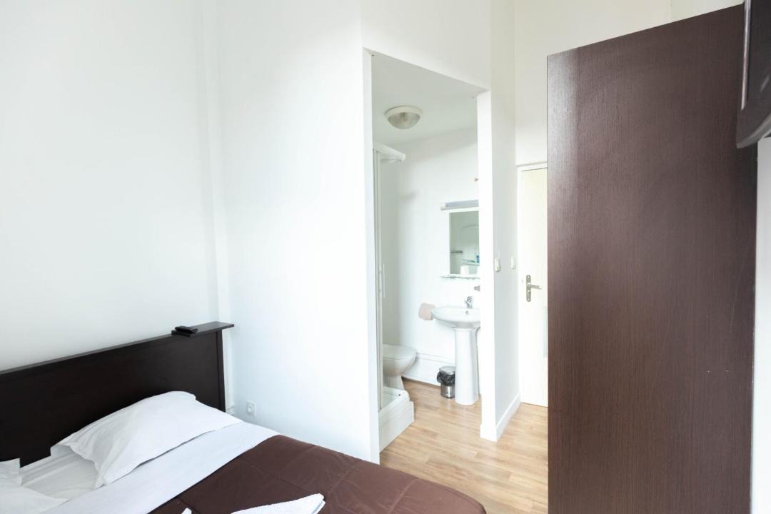 Photo of Bedroom in Lens