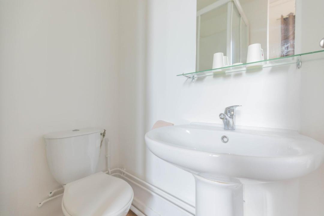 Photo of Bathroom in Lens