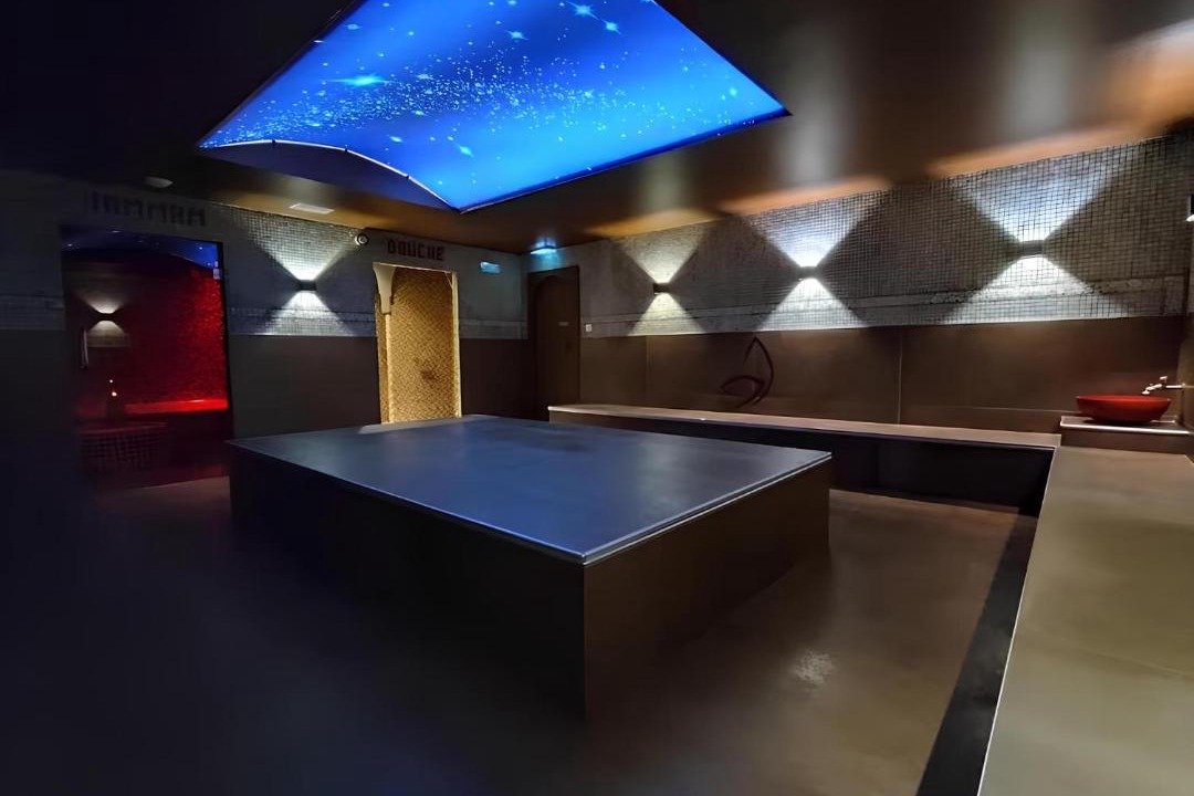 Photo of Others in Rives