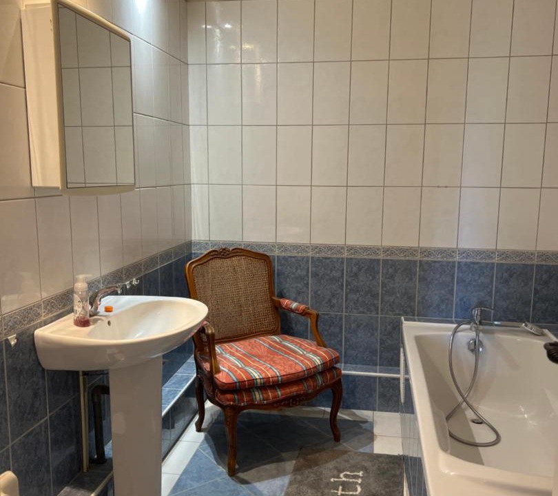 Photo of Bathroom in Coulmier-le-Sec
