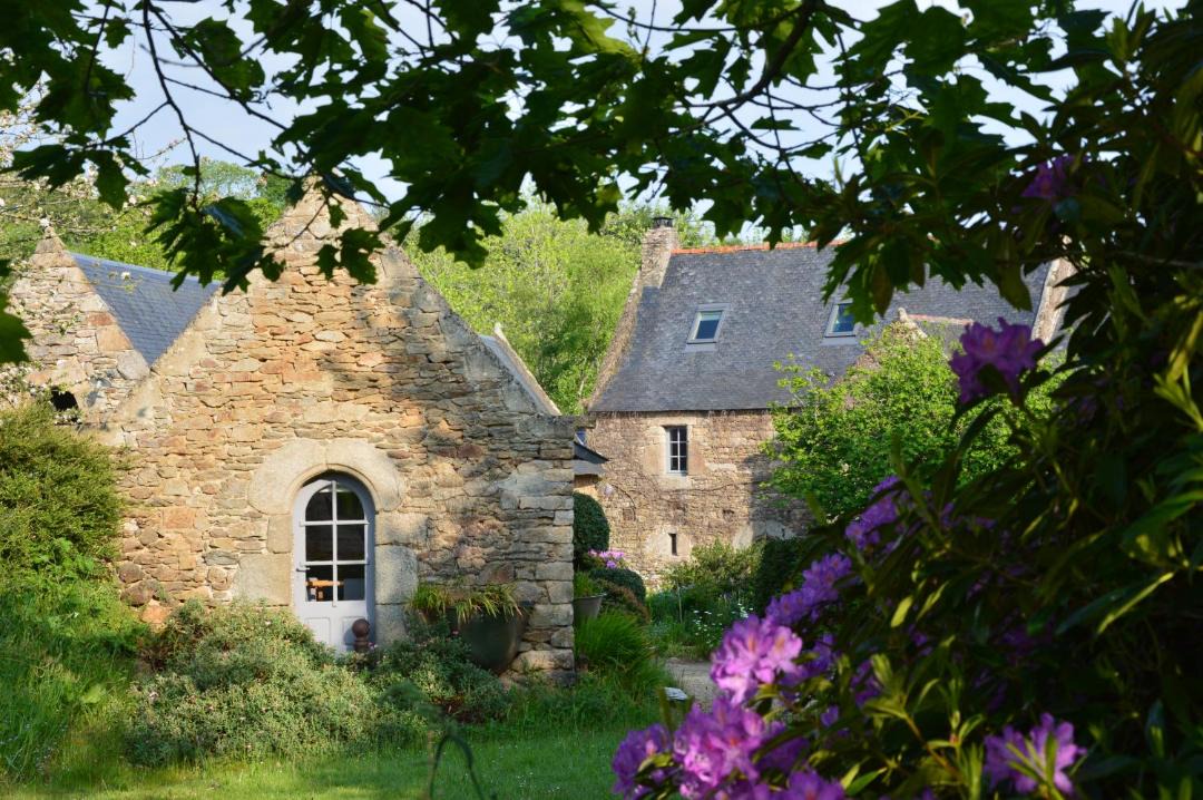Photo of Buildings in Plougonven