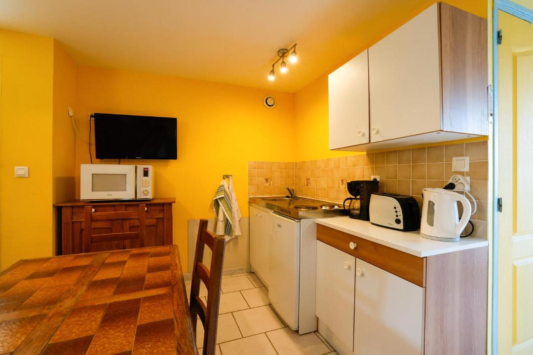 Photo of Kitchen in Cast