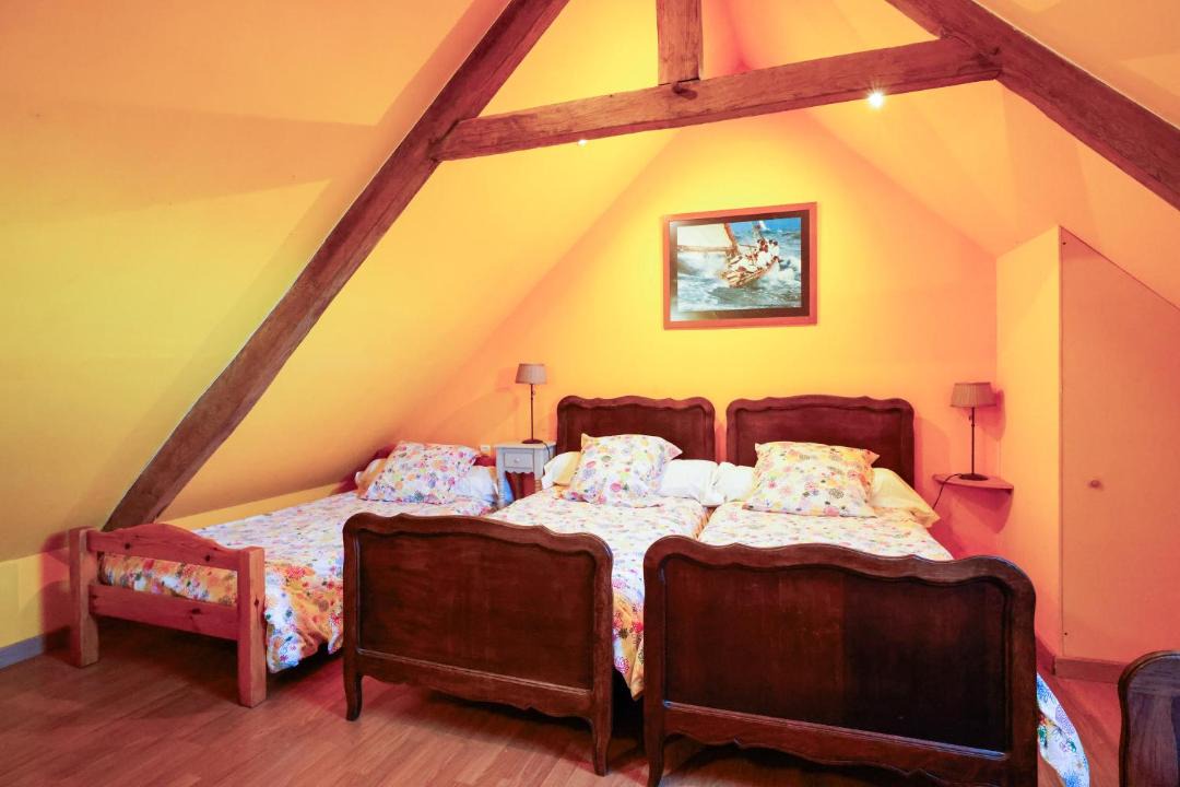 Photo of Bedroom in Cast