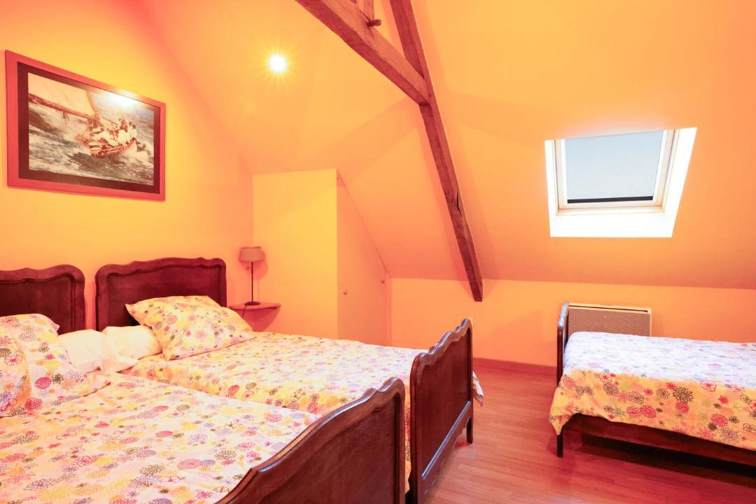 Photo of Bedroom in Cast