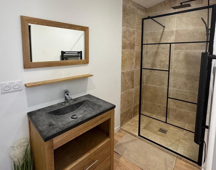 Photo of Others in Liausson