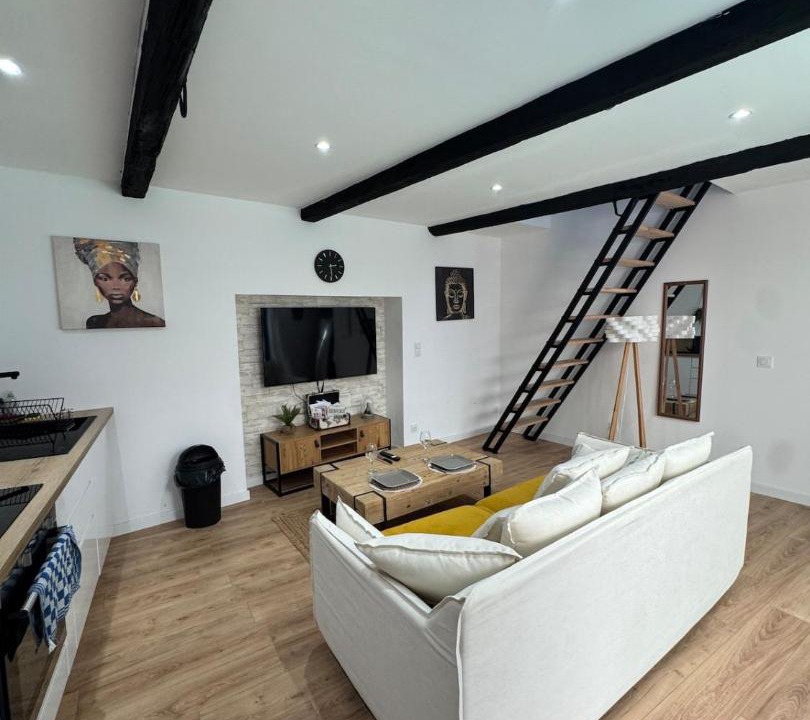 Photo of Others in Liausson