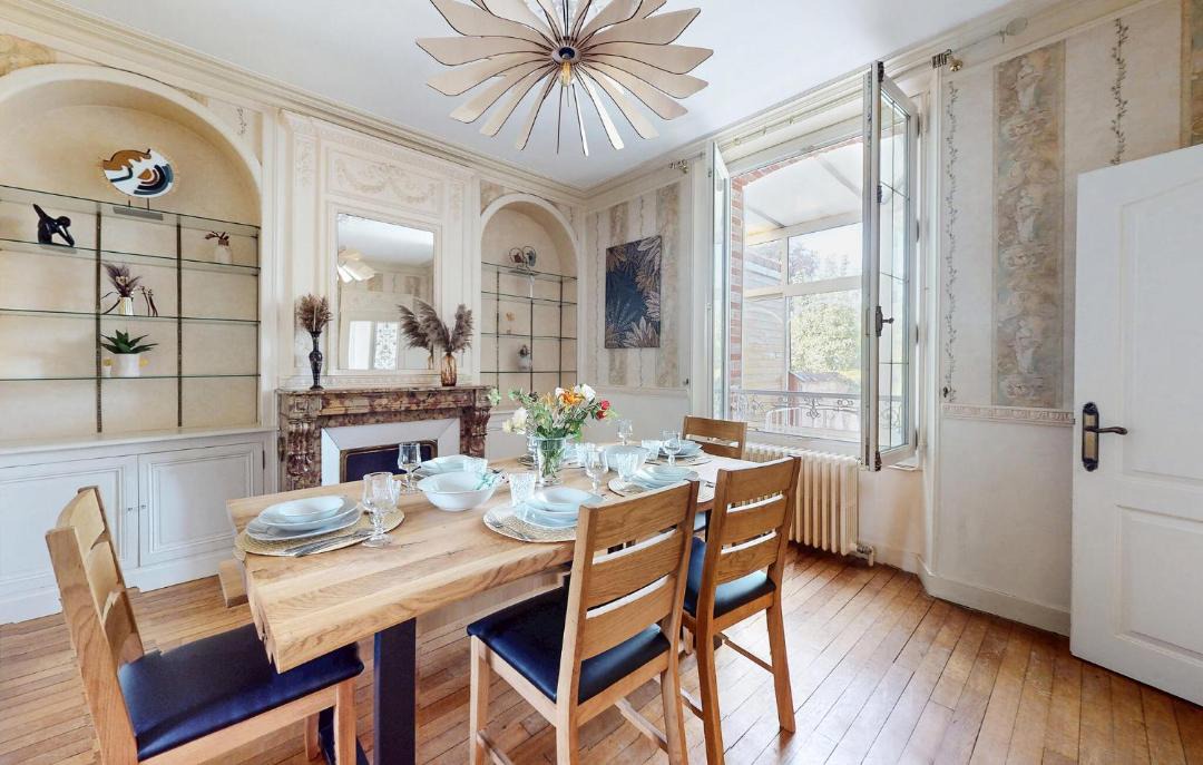 Photo of Others in Sens