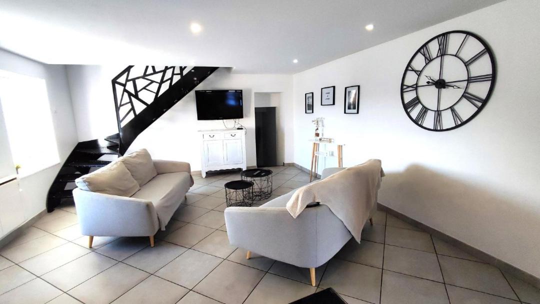 Photo of Livingroom in Sury