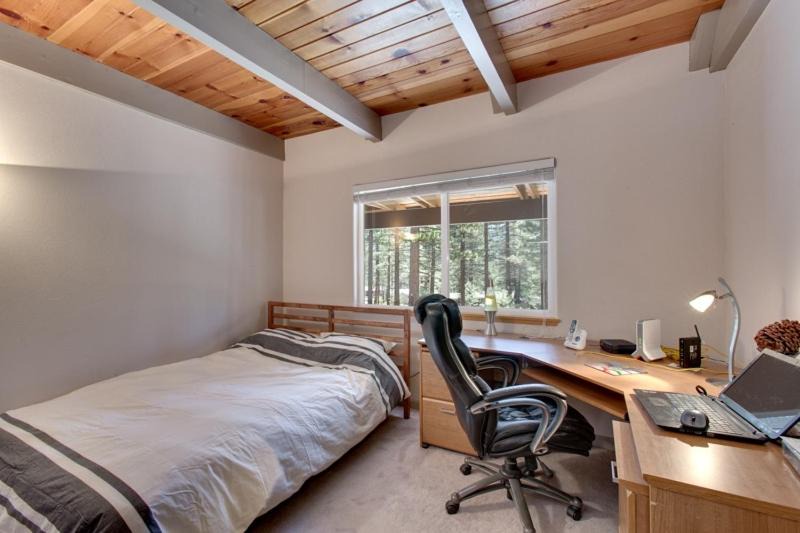 Photo of Bedroom in Country Club Estates
