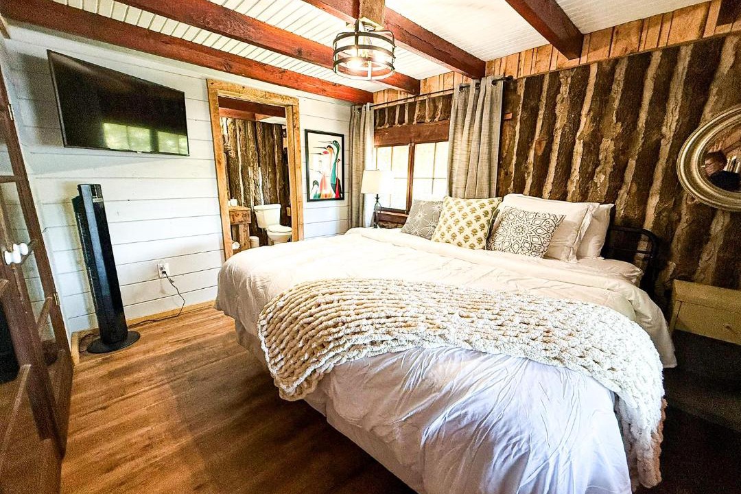 Photo of Bedroom in Camdenton