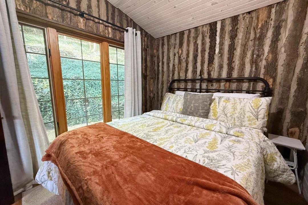 Photo of Bedroom in Camdenton