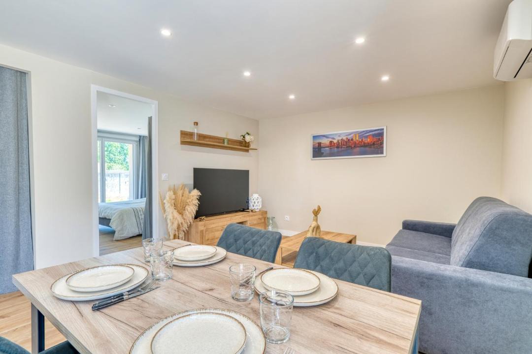 Photo of Others in Jons