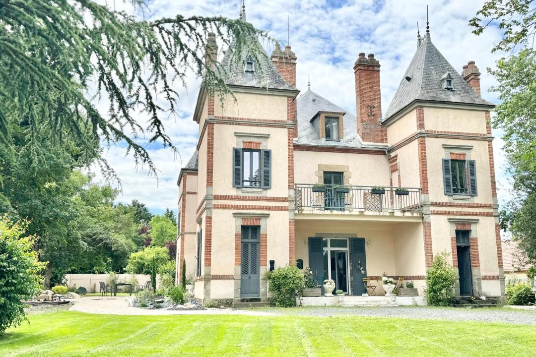 Photo of Others in Neuilly-le-Real