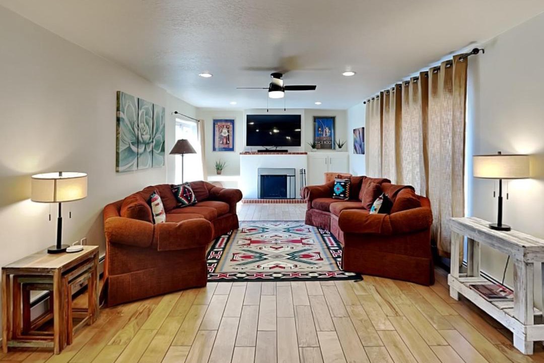 Photo of Livingroom in South Capitol
