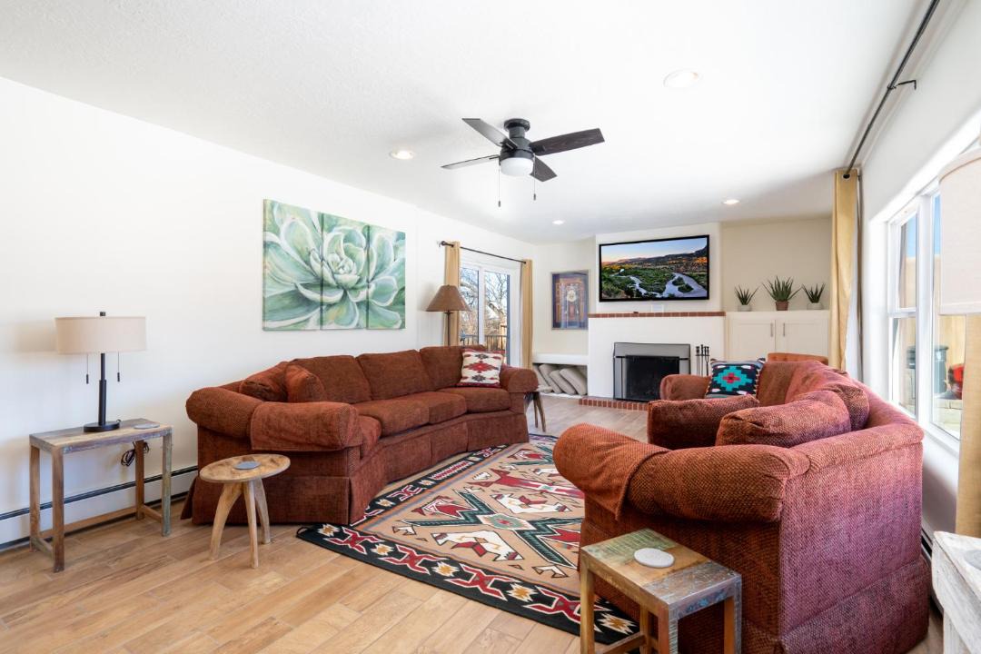 Photo of Livingroom in South Capitol