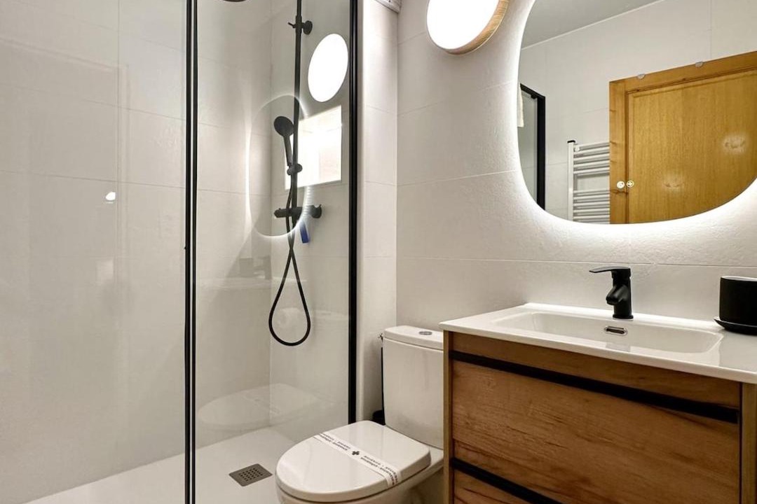 Photo of Bathroom in Enveitg