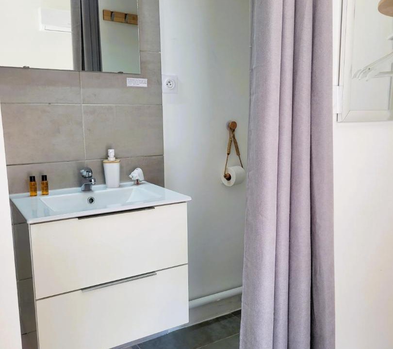 Photo of Bathroom in Kennedy