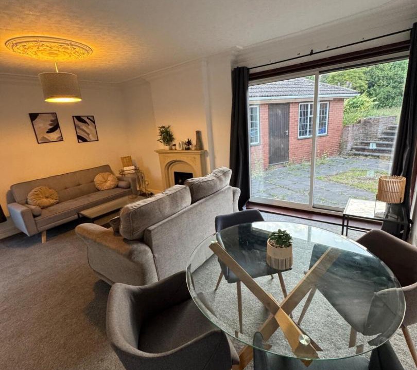 Photo of Livingroom in Weston