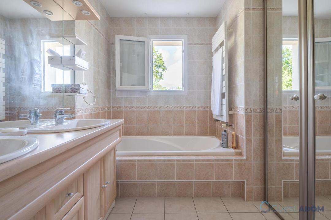 Photo of Bathroom in Chauve