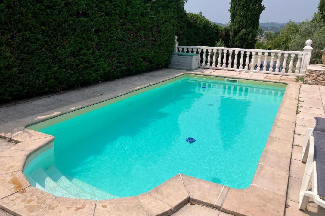 Photo of Others in Ales