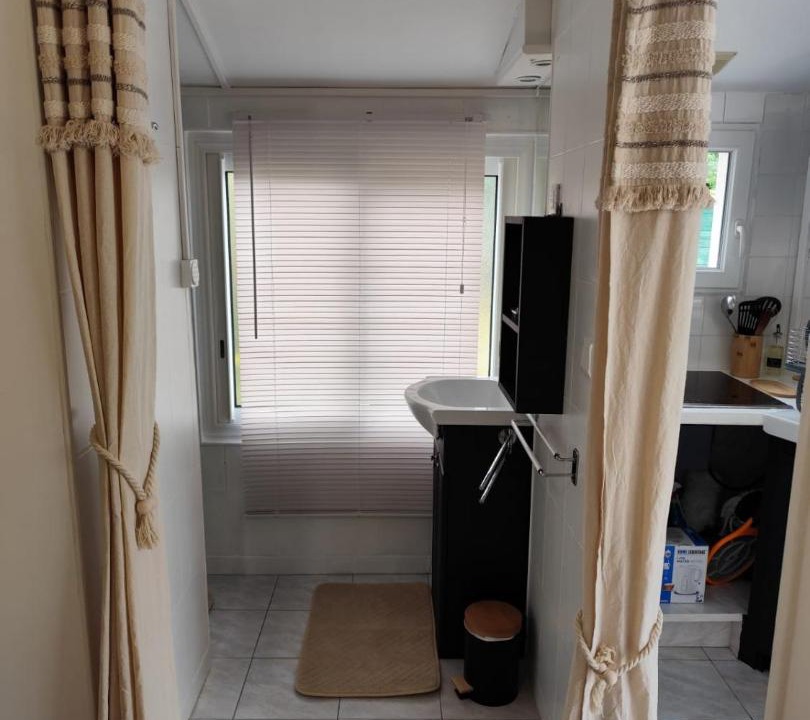 Photo of Bathroom in Saujon