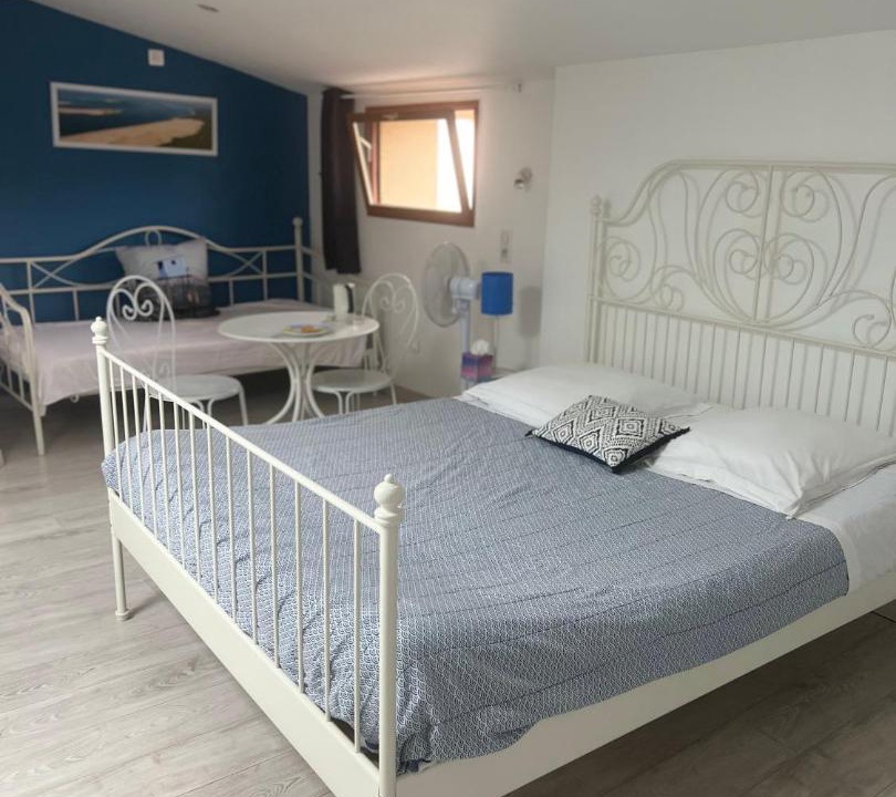 Photo of Others in Lamarque