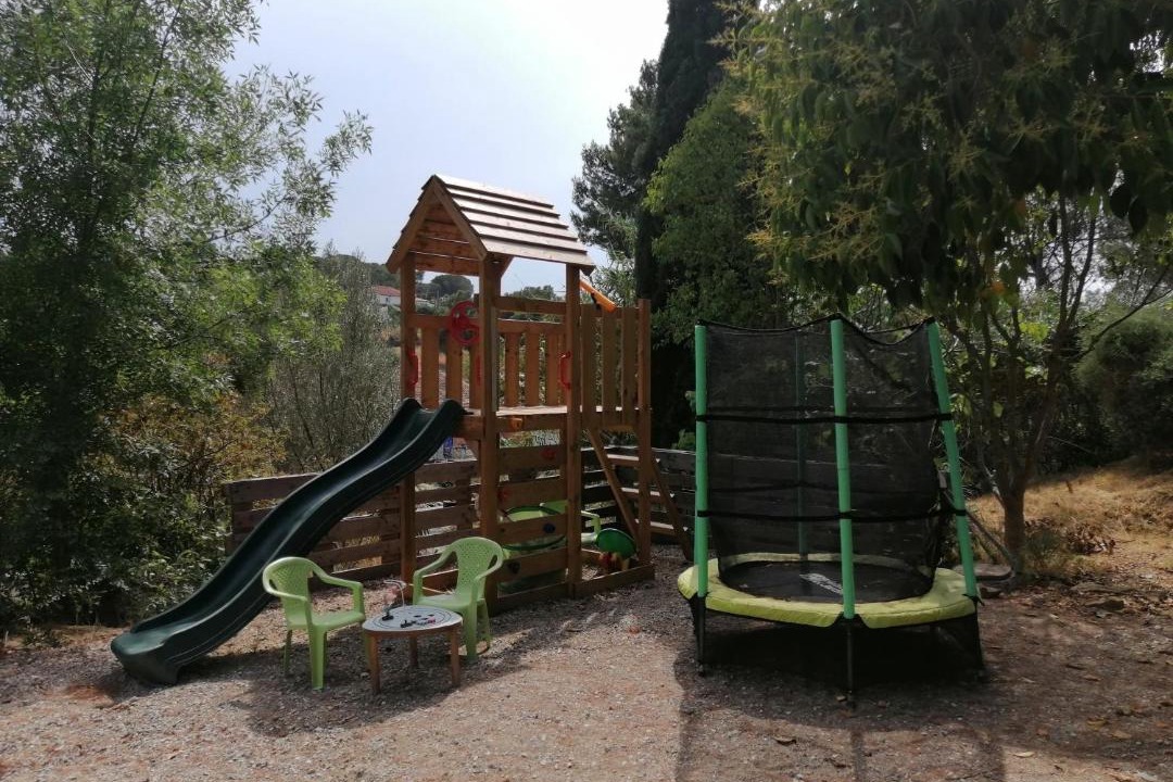 Photo of Others in Montseret