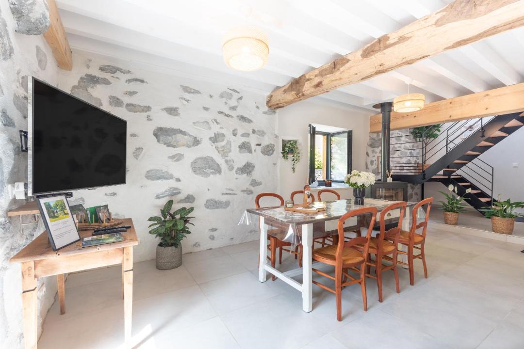 Photo of Others in Accous