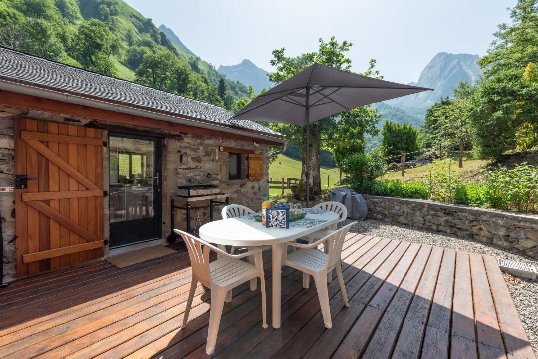 Photo of Others in Accous