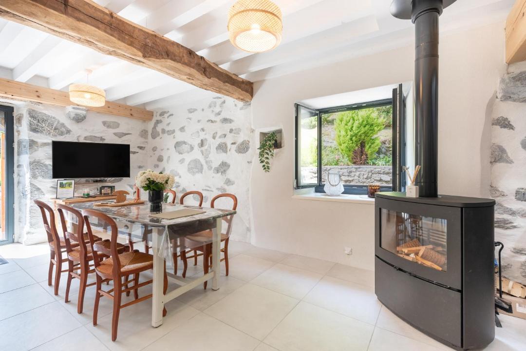 Photo of Others in Accous