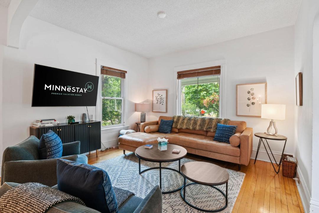 Photo of Livingroom in Linden Hills