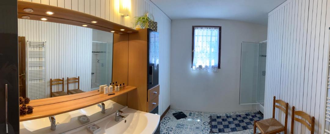 Photo of Bathroom in Le Cres
