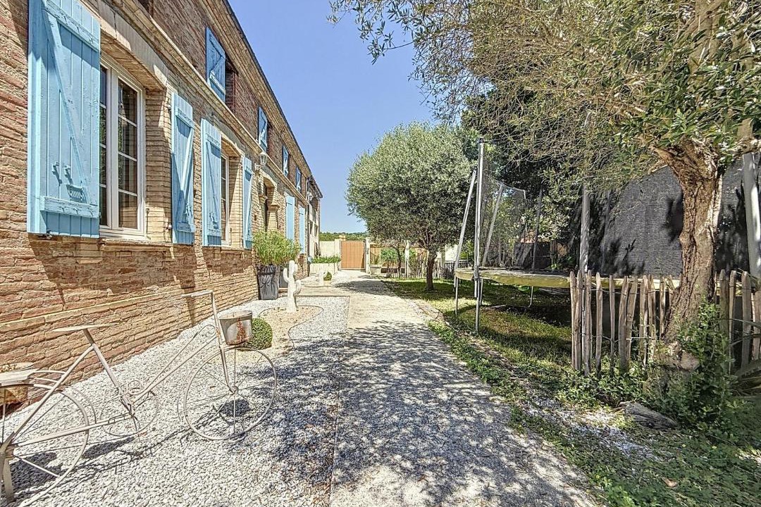 Photo of Others in Castelnau-d'Estretefonds