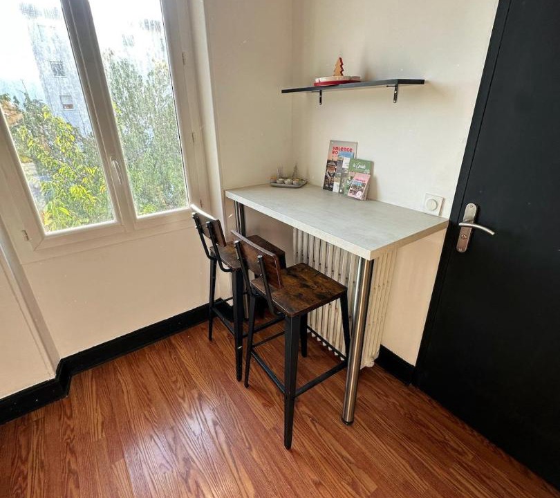 Photo of Others in Valence