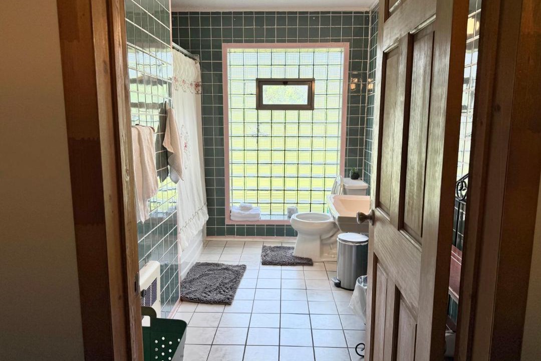 Photo of Bathroom in Sennett