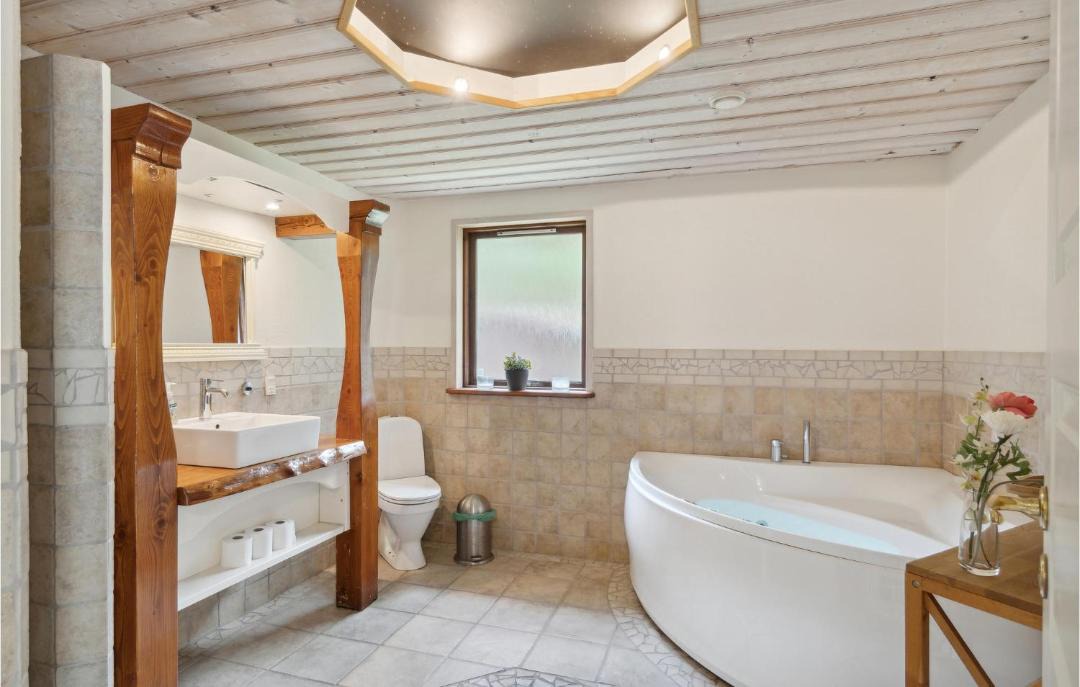 Photo of Bathroom in Asaa