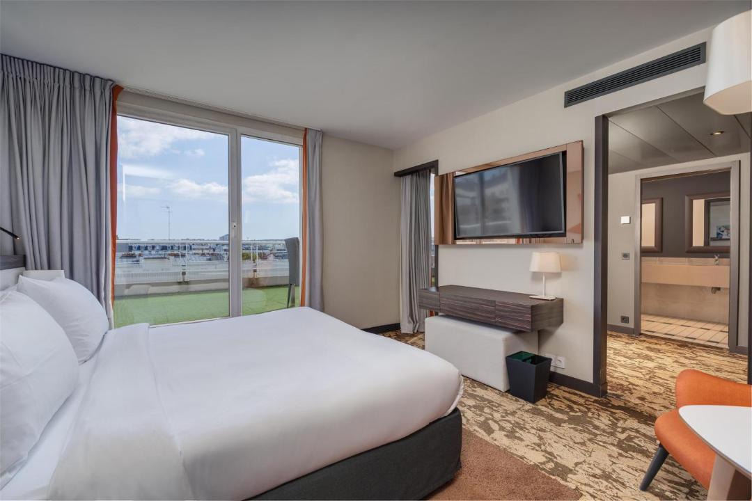 Photo of Bedroom in Republique–Point-du-Jour