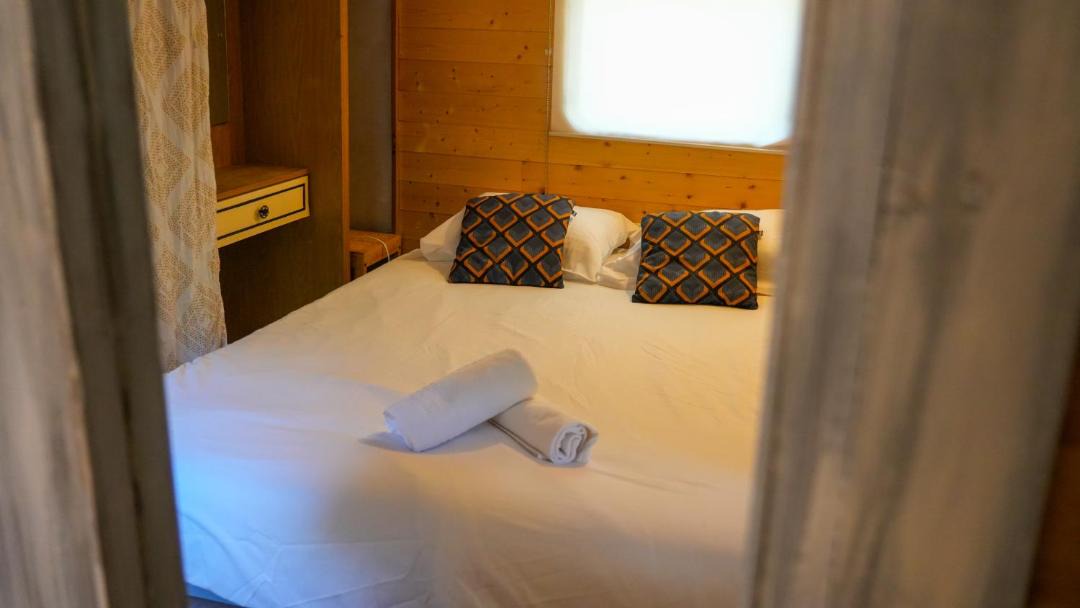 Photo of Others in Aurons