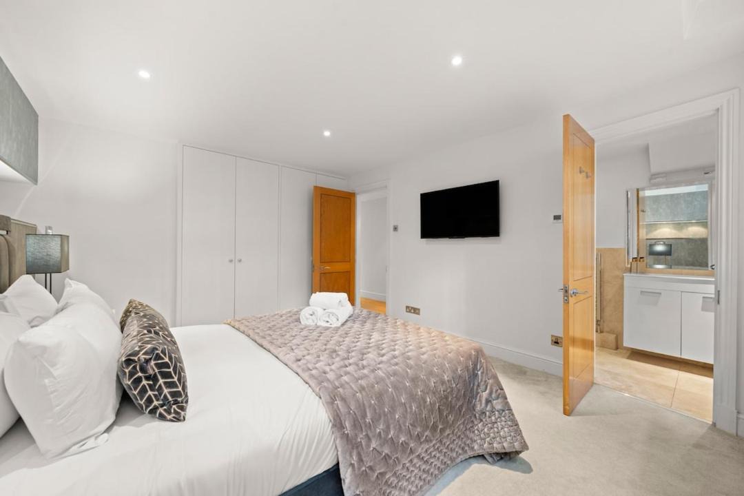 Photo of Bedroom in Brompton & Hans Town