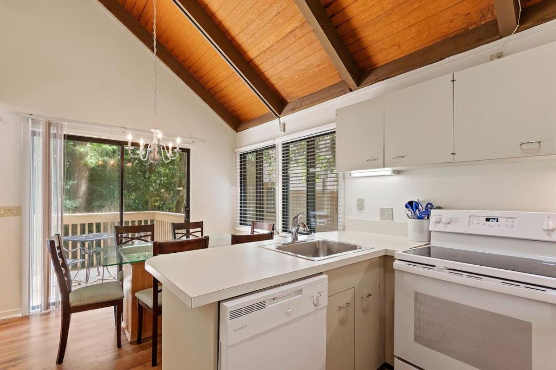 Photo of Kitchen in Night Heron