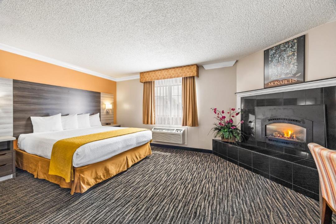 Photo of Bedroom in Munras Avenue