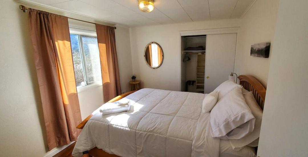 Photo of Bedroom in Oakridge