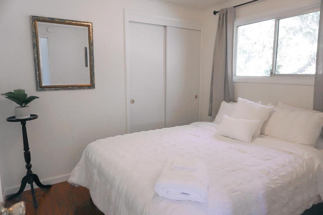 Photo of Bedroom in Oakridge
