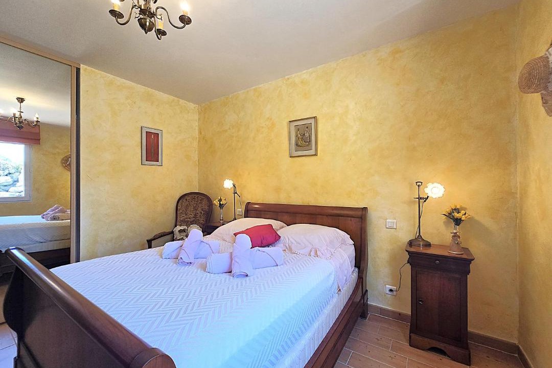 Photo of Bedroom in Realville