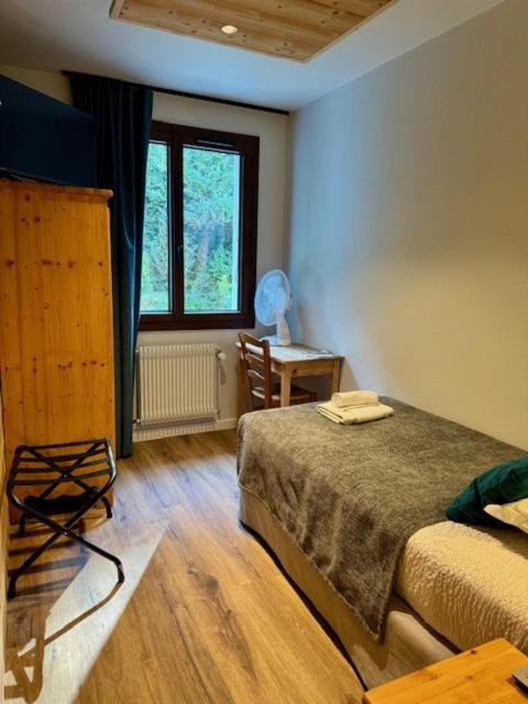 Photo of Others in Thones